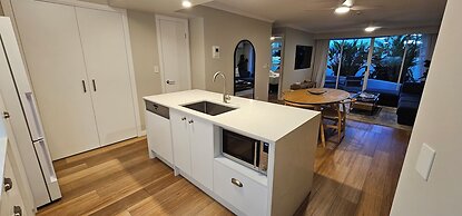 Broadbeach Holiday Apartments, Store 19