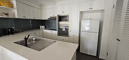 Broadbeach Holiday Apartments, Store 19