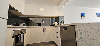 Broadbeach Holiday Apartments, Store 19