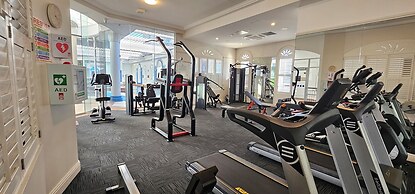 Broadbeach Holiday Apartments, Store 19