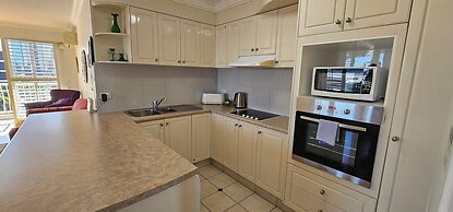 Broadbeach Holiday Apartments, Store 19