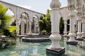 Palais Namaskar