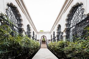 Palais Namaskar