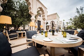 Palais Namaskar