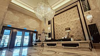 S Aura Hotel