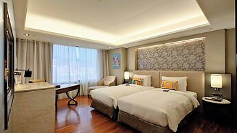 S Aura Hotel