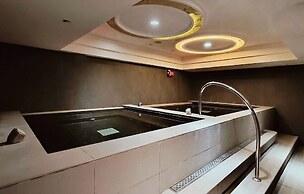 S Aura Hotel