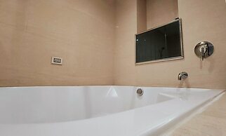 S Aura Hotel