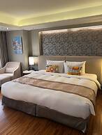 S Aura Hotel