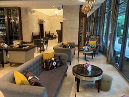 S Aura Hotel