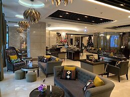 S Aura Hotel