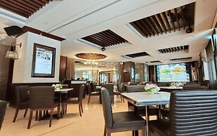 S Aura Hotel