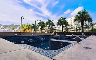 S Aura Hotel