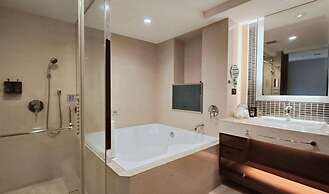 S Aura Hotel