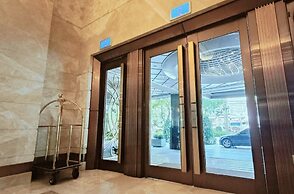 S Aura Hotel