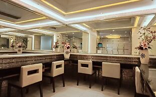 S Aura Hotel