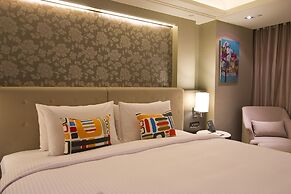 S Aura Hotel