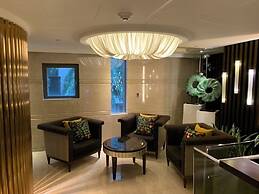S Aura Hotel