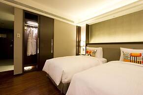 S Aura Hotel