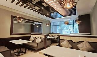 S Aura Hotel