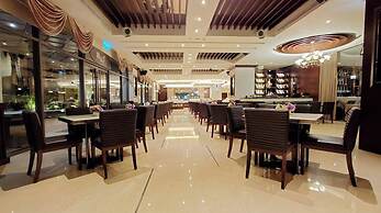 S Aura Hotel