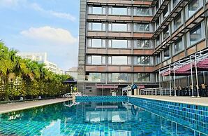 S Aura Hotel