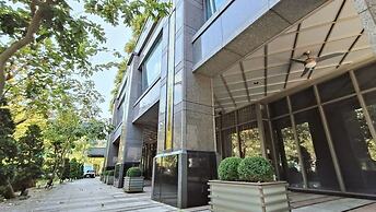 S Aura Hotel