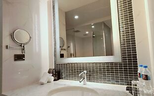 S Aura Hotel