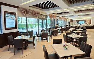 S Aura Hotel