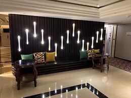 S Aura Hotel