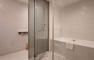 S Aura Hotel