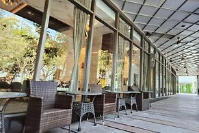 S Aura Hotel