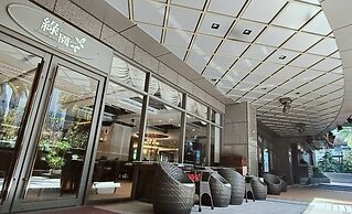 S Aura Hotel