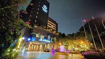 S Aura Hotel