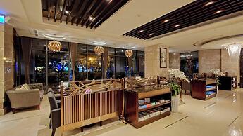 S Aura Hotel