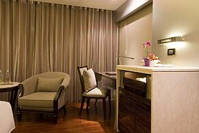 S Aura Hotel