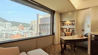 S Aura Hotel