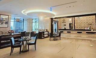 S Aura Hotel