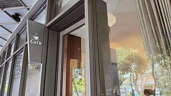S Aura Hotel