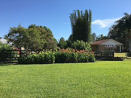 Palms Oasis Motel