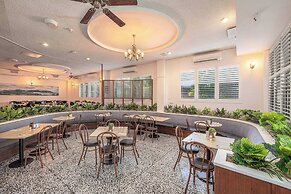 Lees Hotel