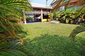 Lees Hotel