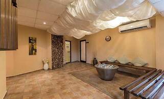 Grand Royale Apartment Complex & Spa
