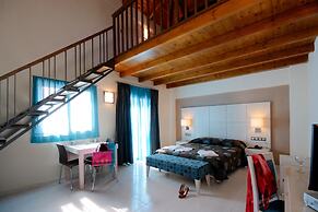 Theros Hotel