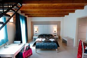 Theros Hotel