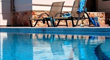 Theros Hotel