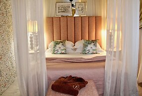 Carmo's Boutique Hotel