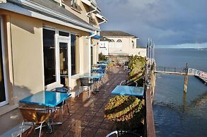 WatersEdge Hotel