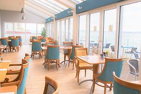 WatersEdge Hotel