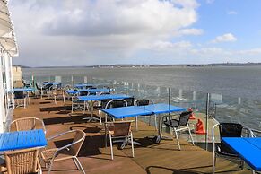 WatersEdge Hotel